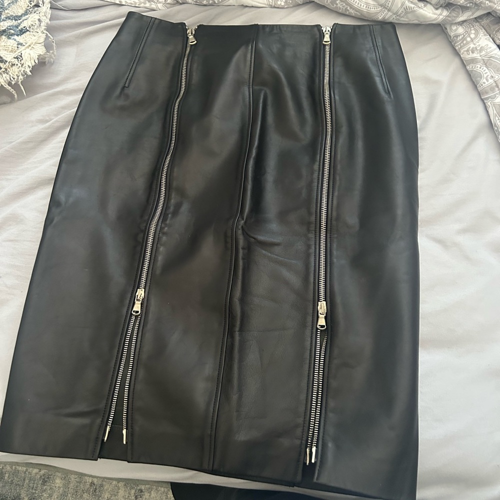 Kulson Italy Black Leather Skirt with Zipper Details
